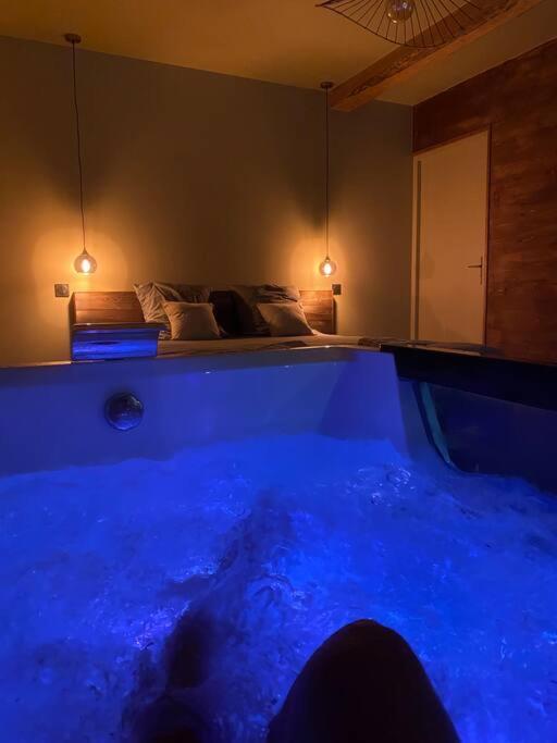 Superbe Appartement Avec Jacuzzi Et Jardin Prive Marlhes Exterior foto